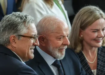 Lula dá posse a Alexandre Padilha na Saúde e Gleisi Hoffmann na Secretaria de Relações Institucionais